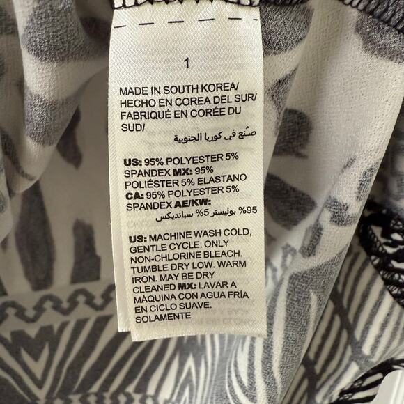 Easywear By Chico's Women's Leopard Print Long Sleeve Top Size 1. - Picture 7 of 16